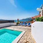 Five-bedroom In Casa de Férias Rovanjska