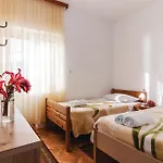 Vikendica Five-bedroom In *