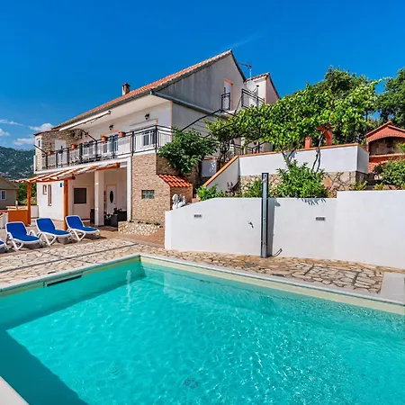 Five-bedroom In