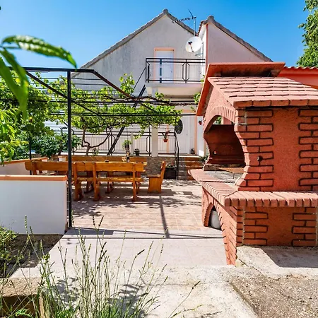度假居 In With House Sea View 洛瓦尼斯卡