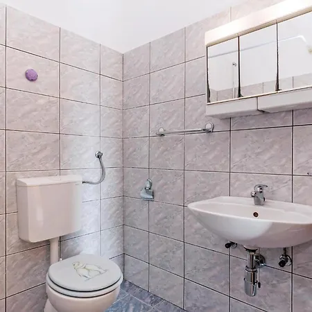 Five-bedroom In ロバニスカ
