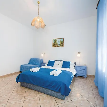 Five-bedroom In *