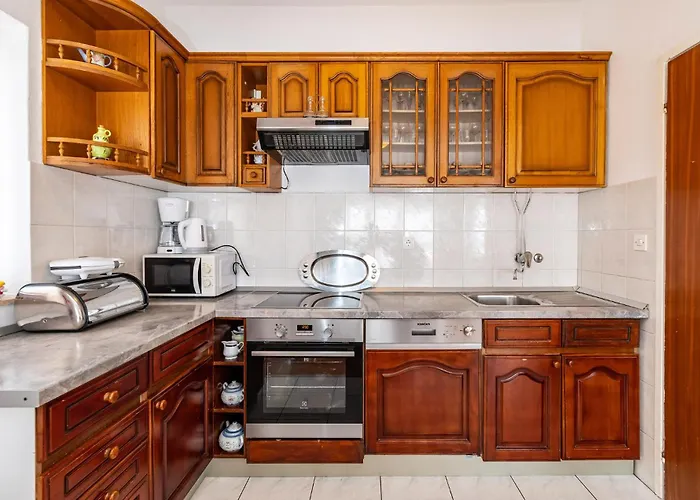 Five-bedroom In Rovanjska