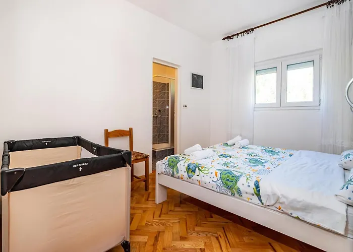 Five-bedroom In Rovanjska