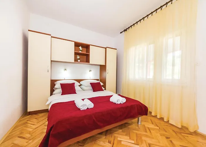 Five-bedroom In Dom wakacyjny *