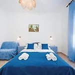 Five-bedroom In Рованьска