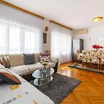 Сasa de vacaciones Five-bedroom In Rovanjska