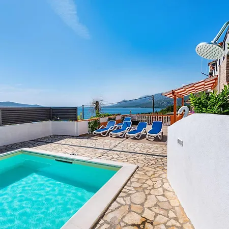 Five-bedroom In Casa vacanze Rovanjska