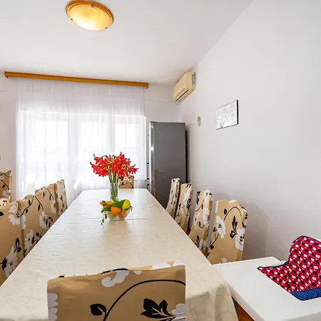 Five-bedroom In *