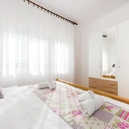 Five-bedroom In Ferienhaus