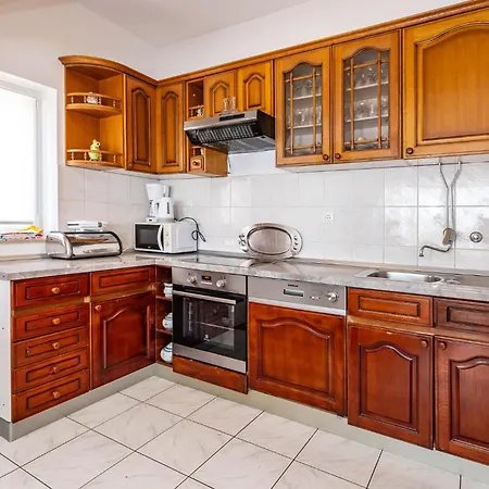 Five-bedroom In *