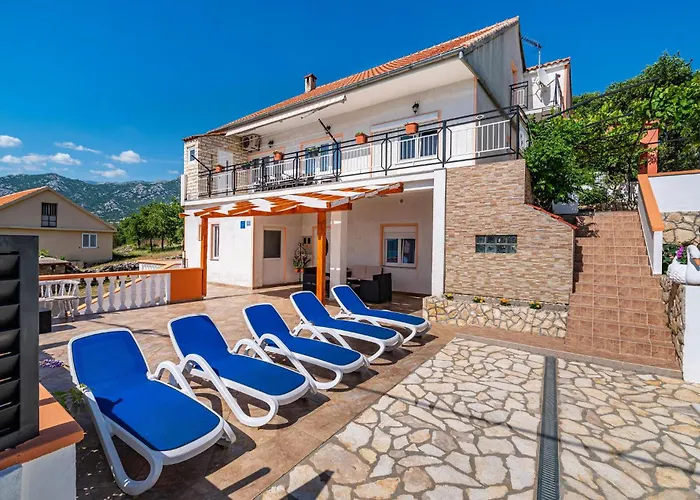 Five-bedroom In Vakantiehuis *